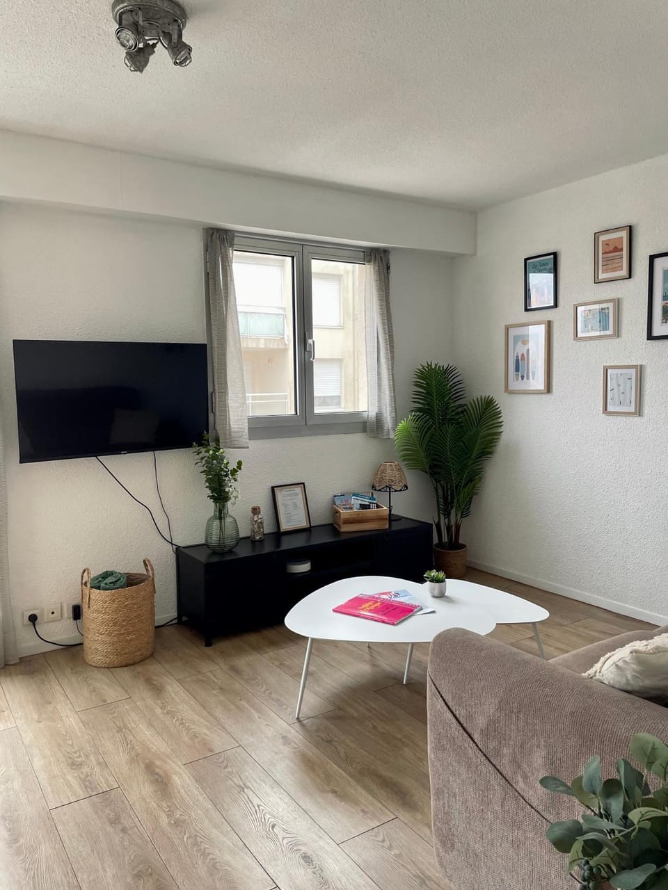 TV and multimedia, Living room, Seating area