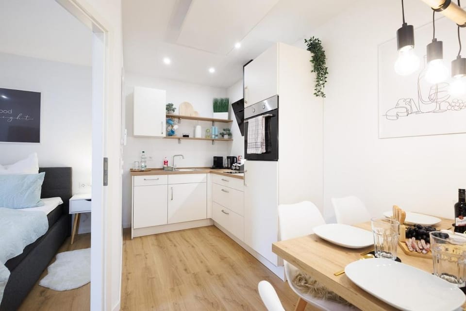 TV and multimedia, Kitchen or kitchenette, Living room, Seating area, Dining area, Food, oven, stove