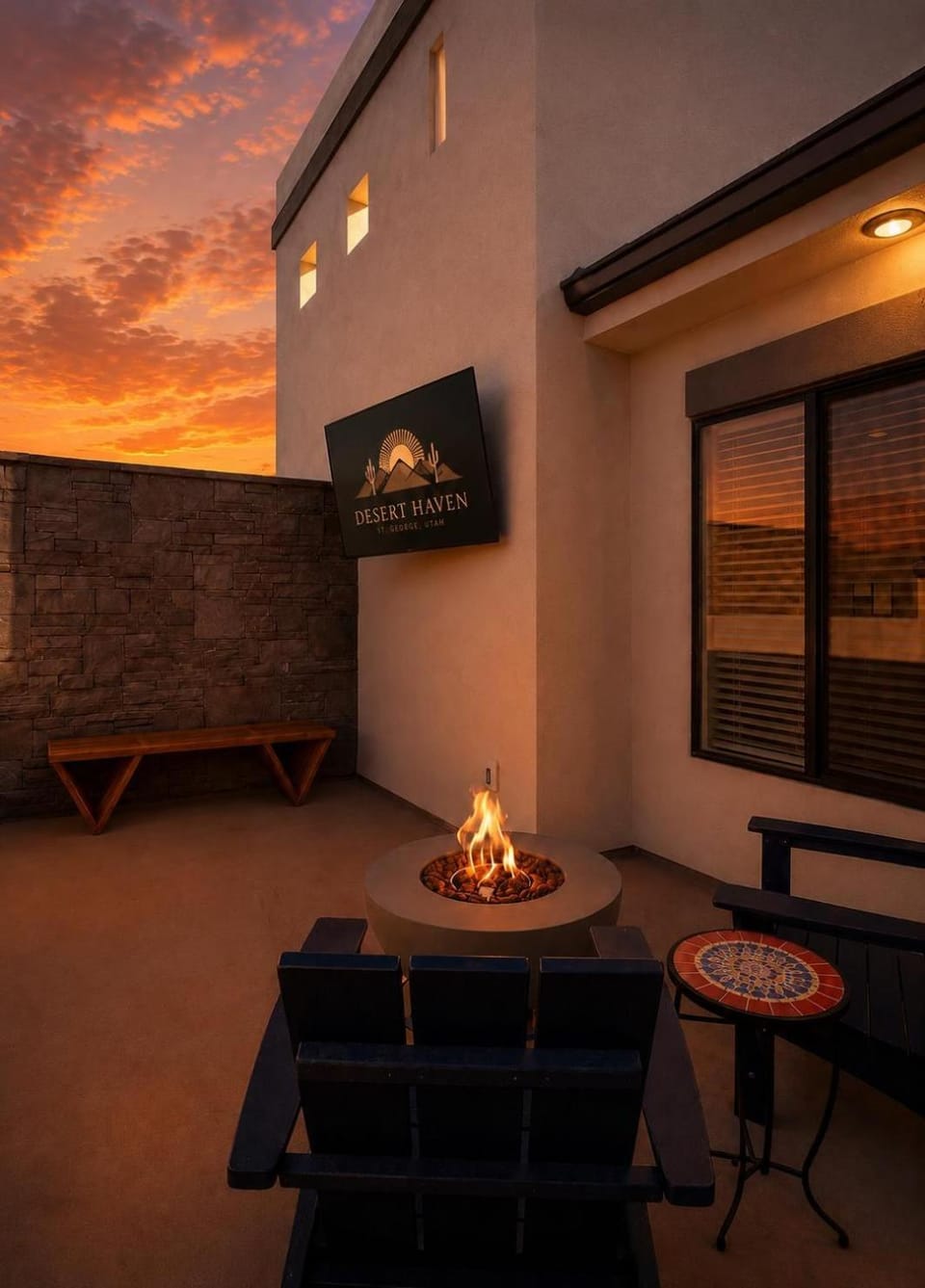 The Desert Haven-Rooftop Hot Tub & Game Room House in Washington