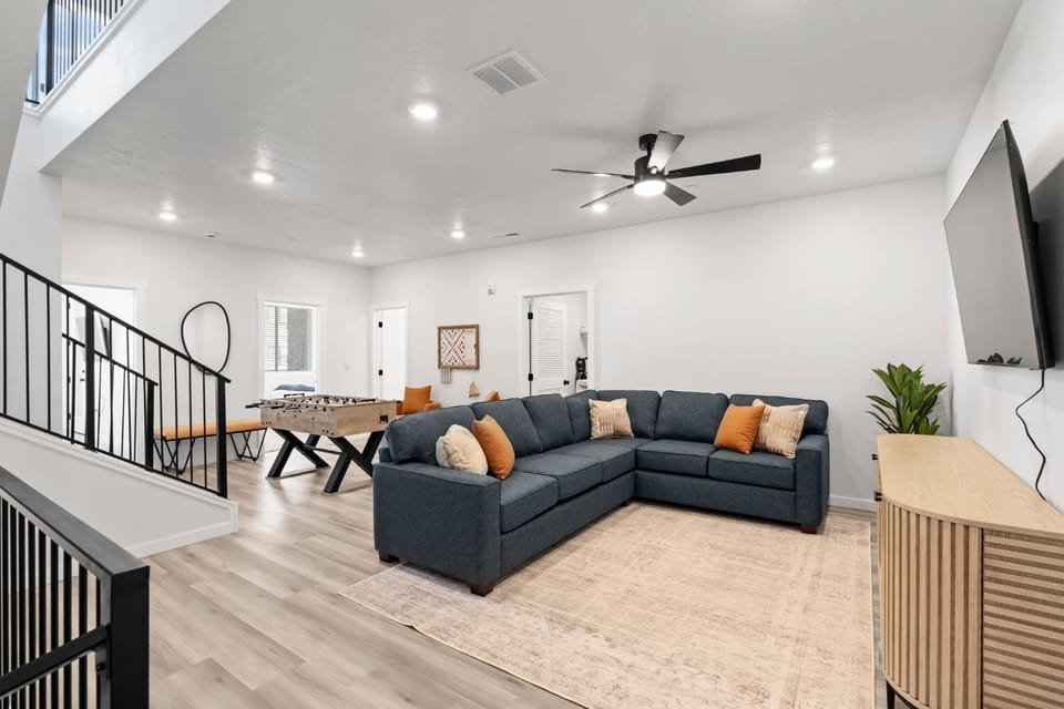Communal lounge/ TV room
