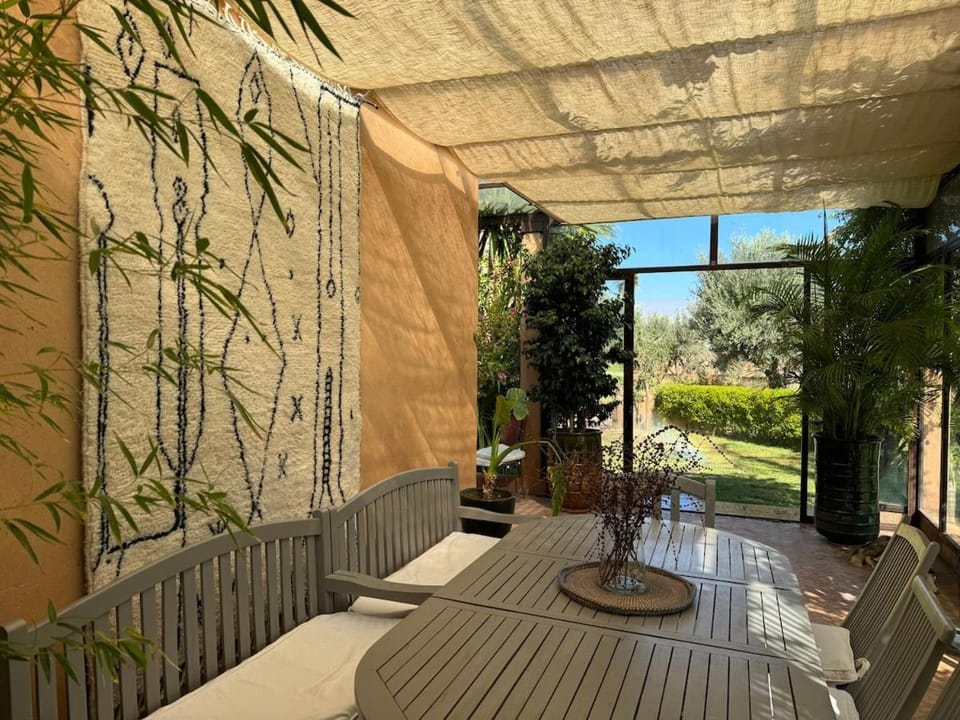 Patio, Dining area