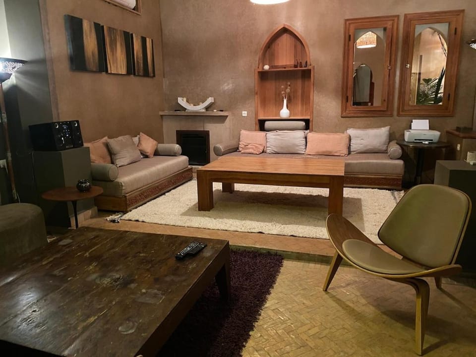 Living room, Seating area