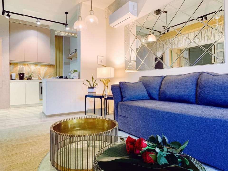 Kitchen or kitchenette, Living room, Seating area, air conditioner