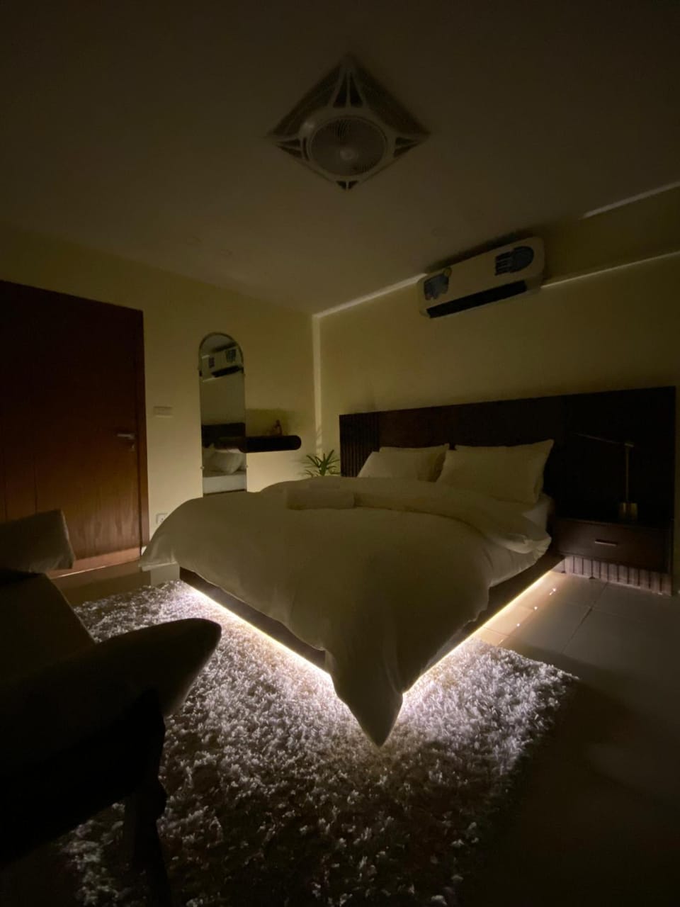 Bed, Photo of the whole room, Bedroom