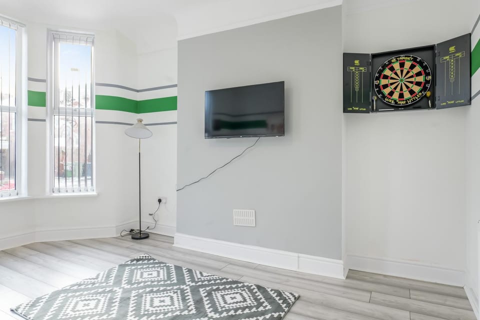 Darts, TV and multimedia, Evening entertainment