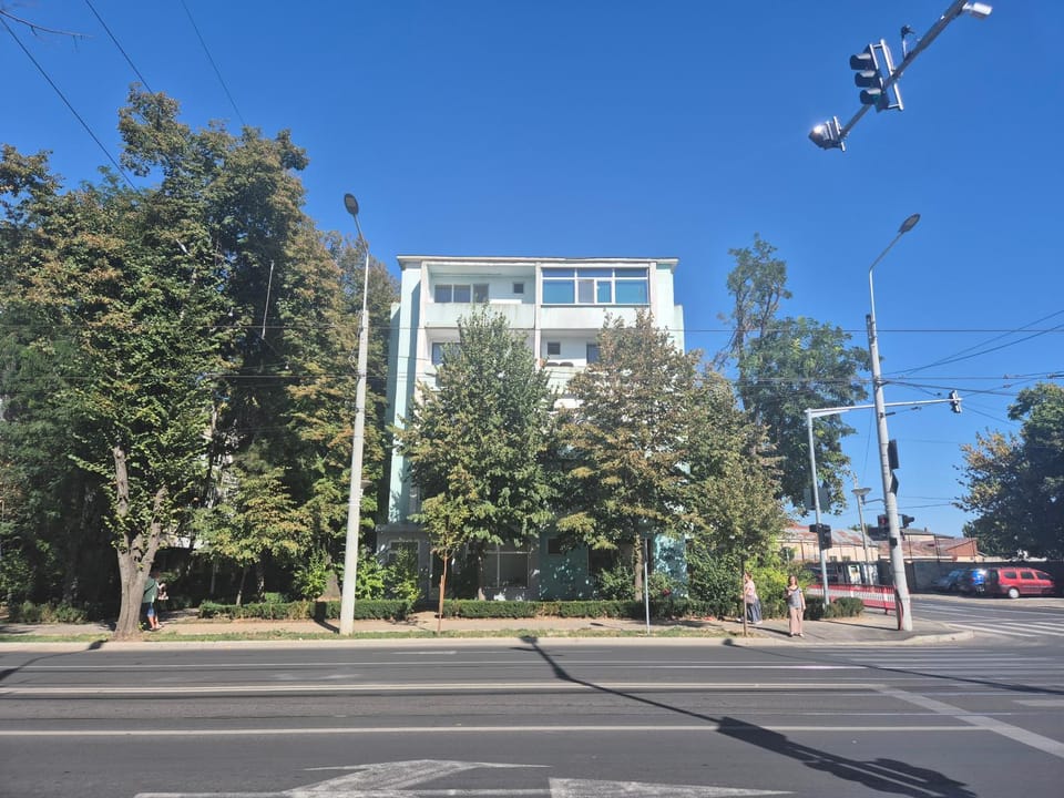 Property building, Street view
