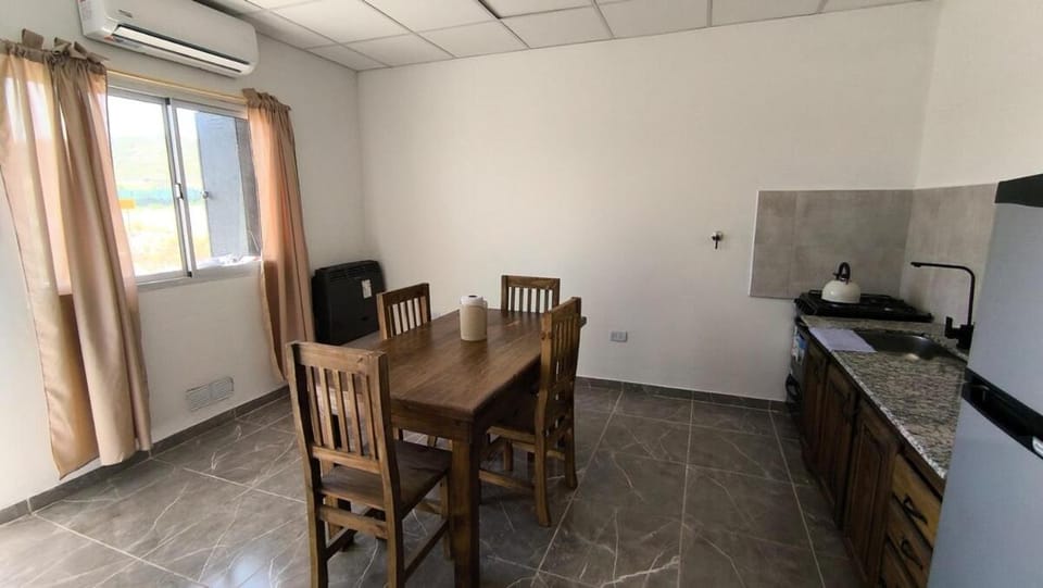 Depto en planta baja con Aire acondicionado a 500m de la ruta - Camas individuales Apartment in La Pampa Province, Argentina