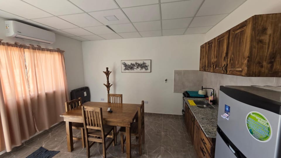 Depto en planta baja con Aire acondicionado a 500m de la ruta - Camas individuales Apartment in La Pampa Province, Argentina