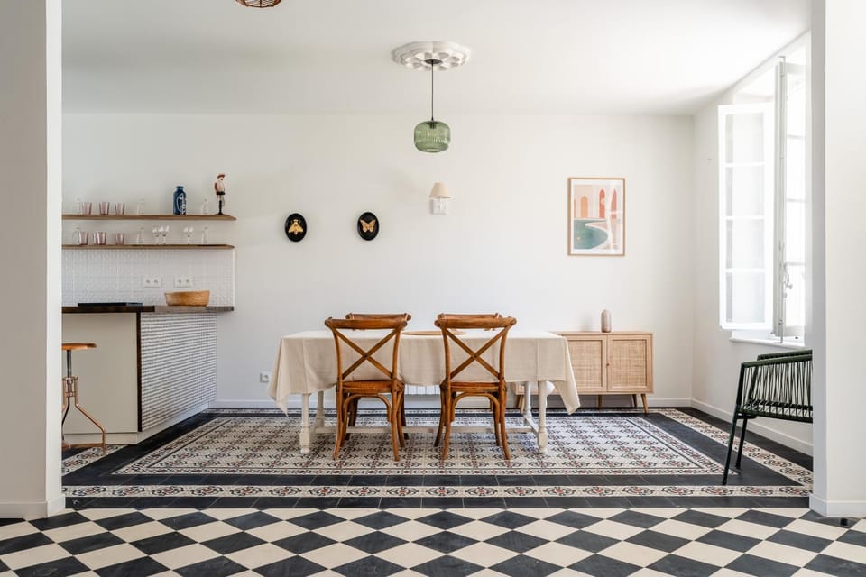 Seating area, Dining area