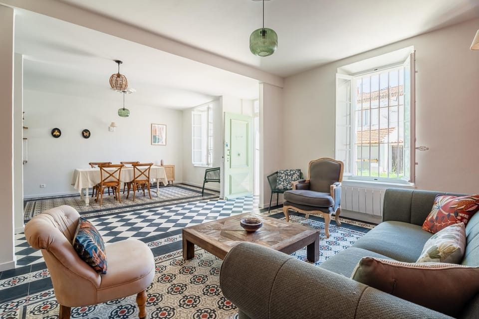 Living room, Dining area
