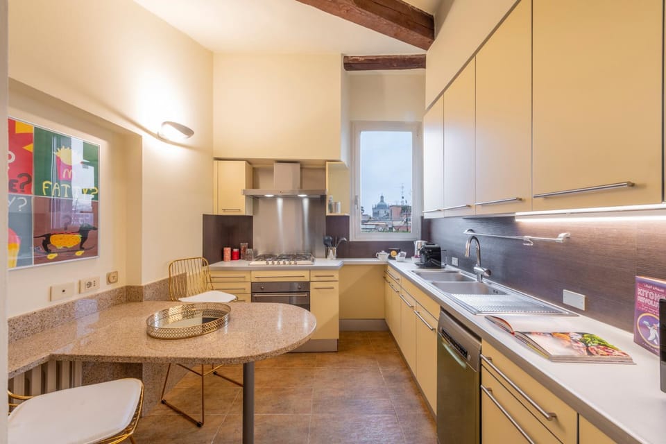 Kitchen or kitchenette, Dining area, dishwasher, oven