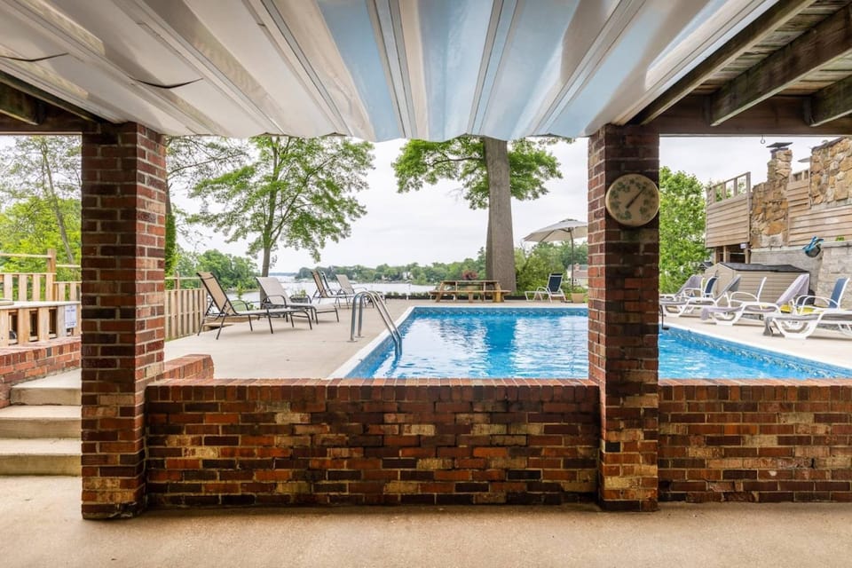 Cool Spring Suite House in Arnold
