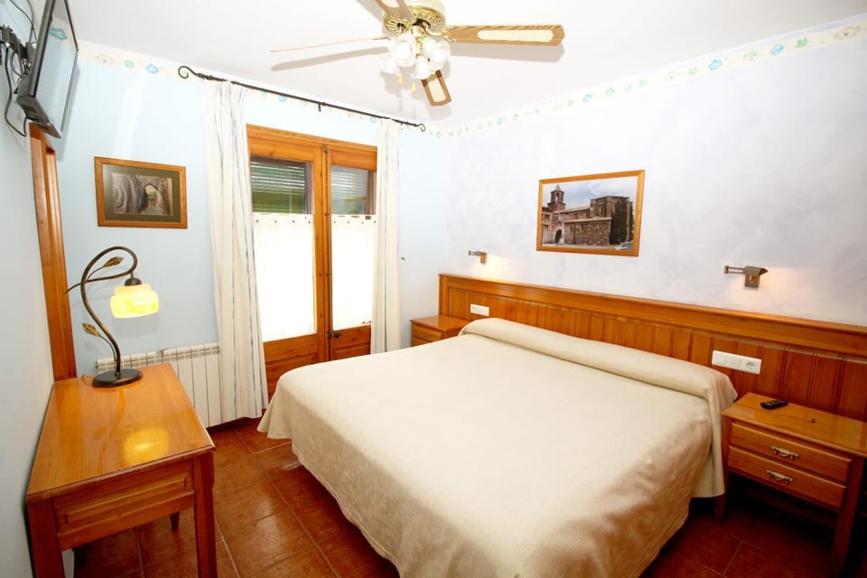 EVA & TRAVEL - Hotel LA BOTIGA Hotel in Baix Camp