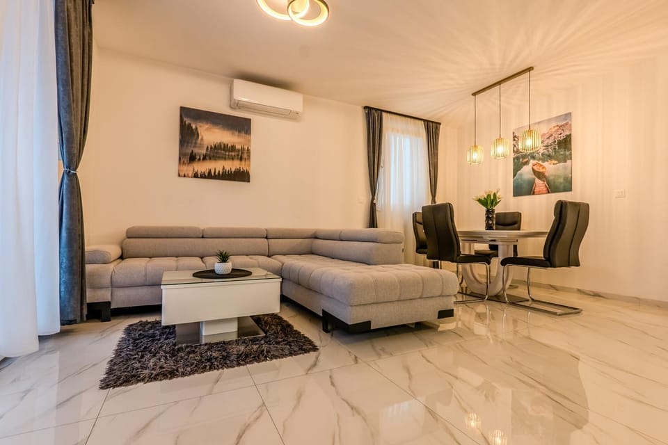 Living room, Seating area, air conditioner