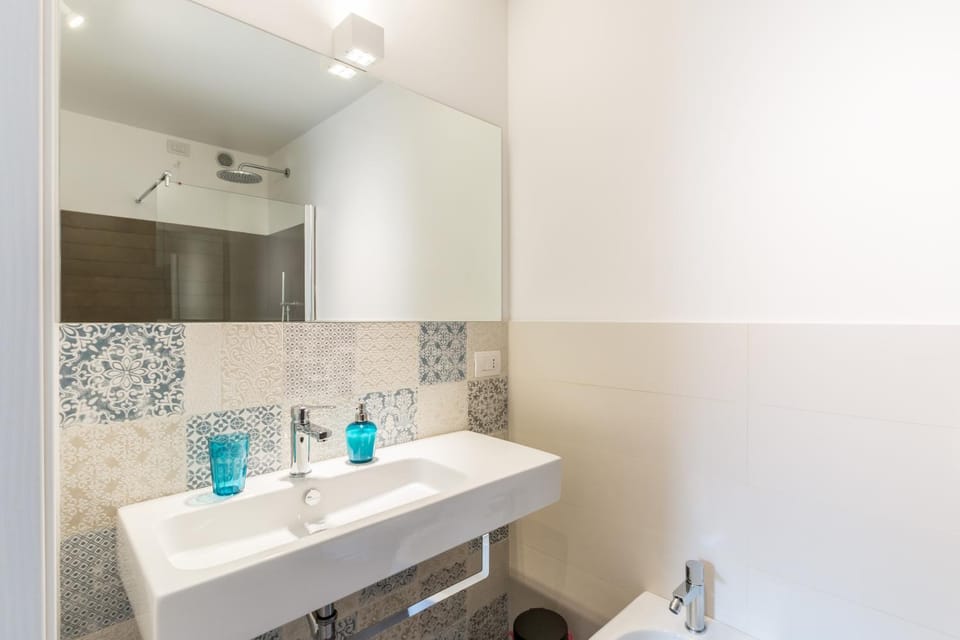 Bathroom, Other, Decorative detail