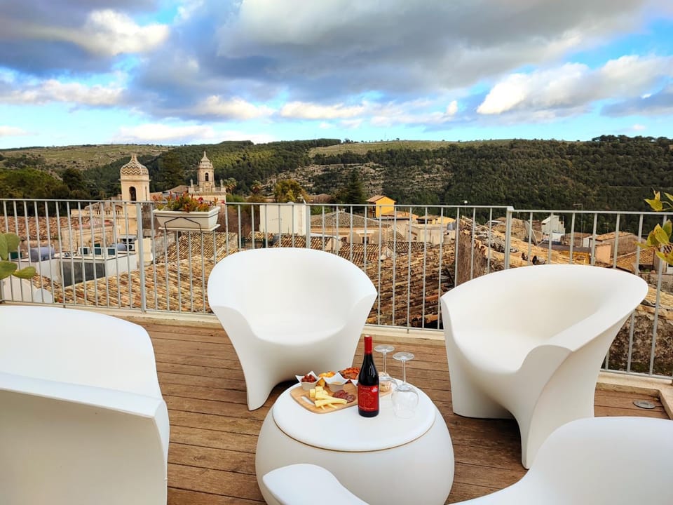 Day, Natural landscape, View (from property/room), Balcony/Terrace, Food and drinks, Dining area, Food, Mountain view, Drinks, Alcoholic drinks