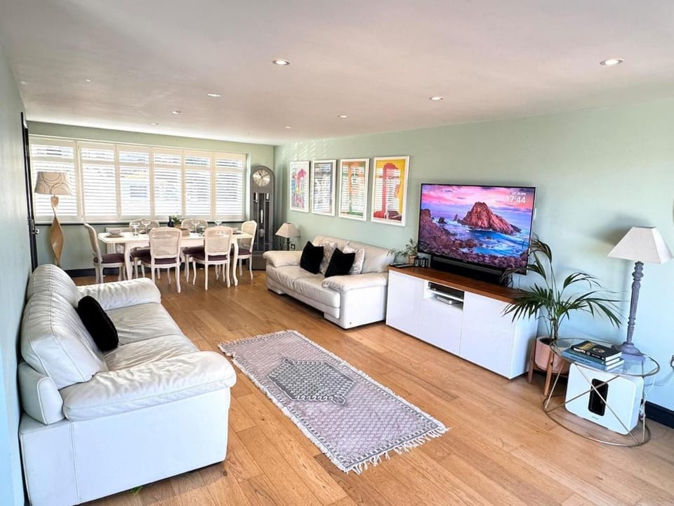 Stylish home, with amazing estuary view Villa in Barnstaple