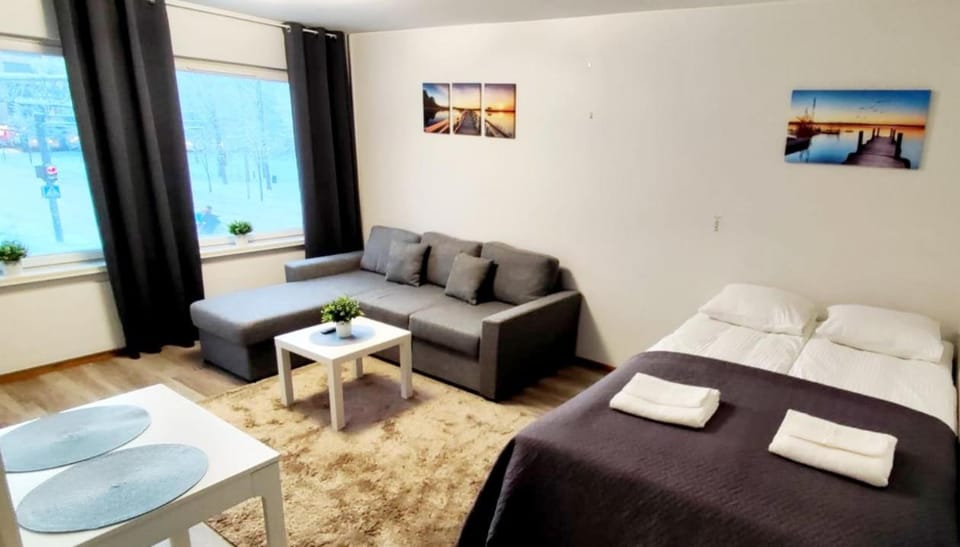 Bed, Photo of the whole room, Seating area, towels