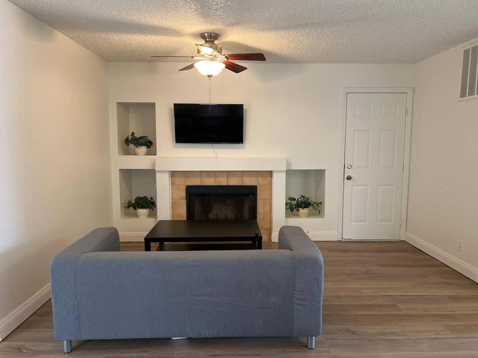 Extended Stay 3 Or 4 Beds Cozy Smart Home Living House in Summerlin