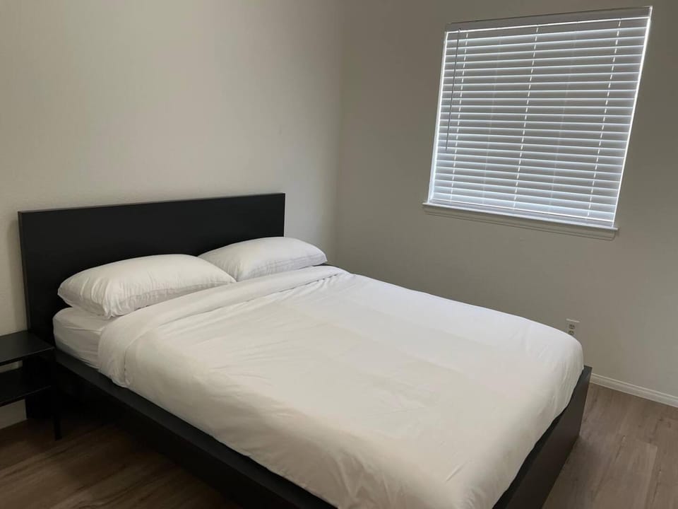 Extended Stay 3 Or 4 Beds Cozy Smart Home Living House in Summerlin