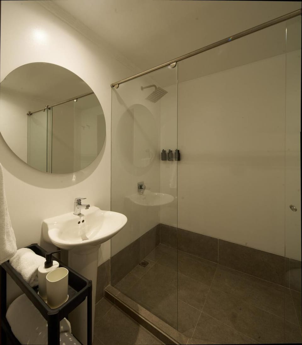 Shower, Bathroom, towels
