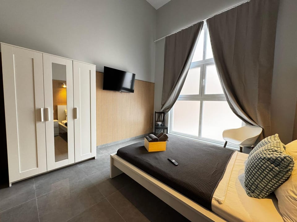 Bed, TV and multimedia, Bedroom, wardrobe