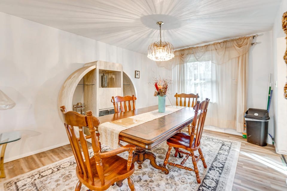 12 Mi to Dtwn St Louis: Family Home w/ Fireplaces! House in Belleville