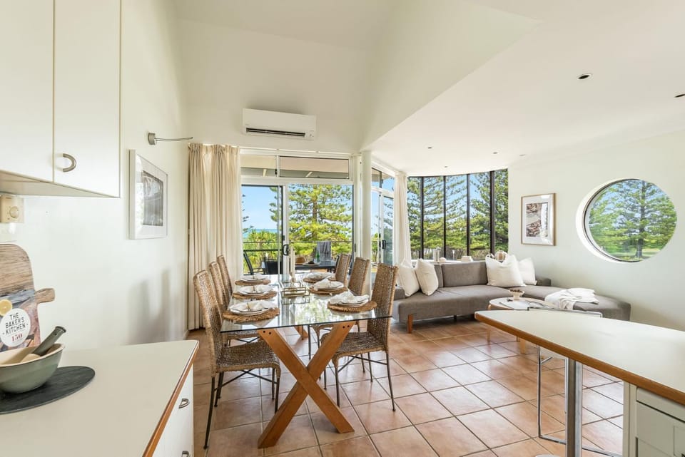 Balcony/Terrace, Living room, Seating area, Dining area