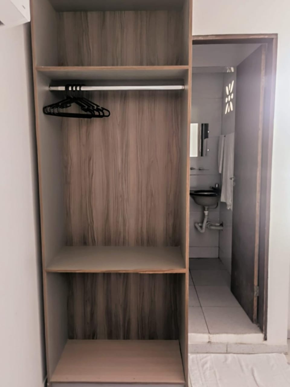 locker, wardrobe