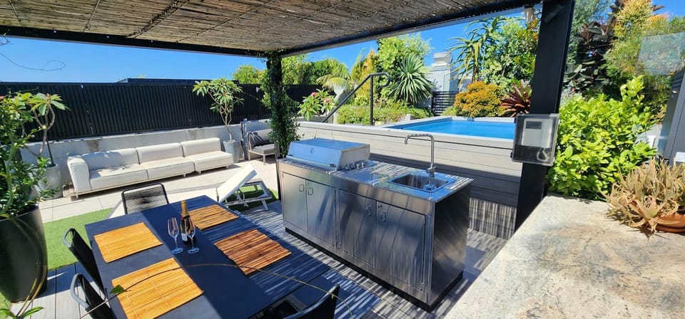 Patio, Day, BBQ facilities, View (from property/room), Balcony/Terrace, Balcony/Terrace, Pool view, Swimming pool, Swimming pool, sunbed