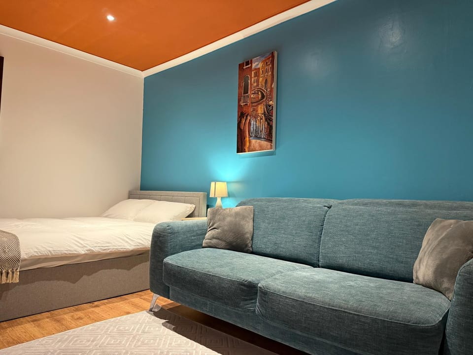 Bed, Living room, Bedroom