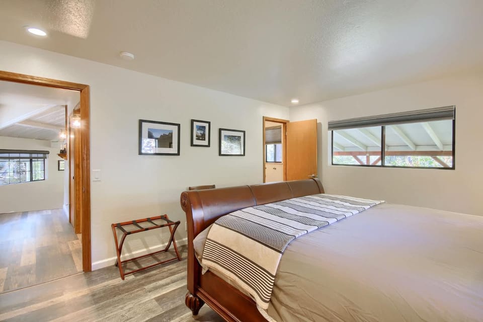 Waterfall House-Riverfront-Bbq-sleeps Four House in Sierra Nevada
