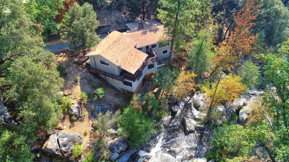 Waterfall House-Riverfront-Bbq-sleeps Four House in Sierra Nevada