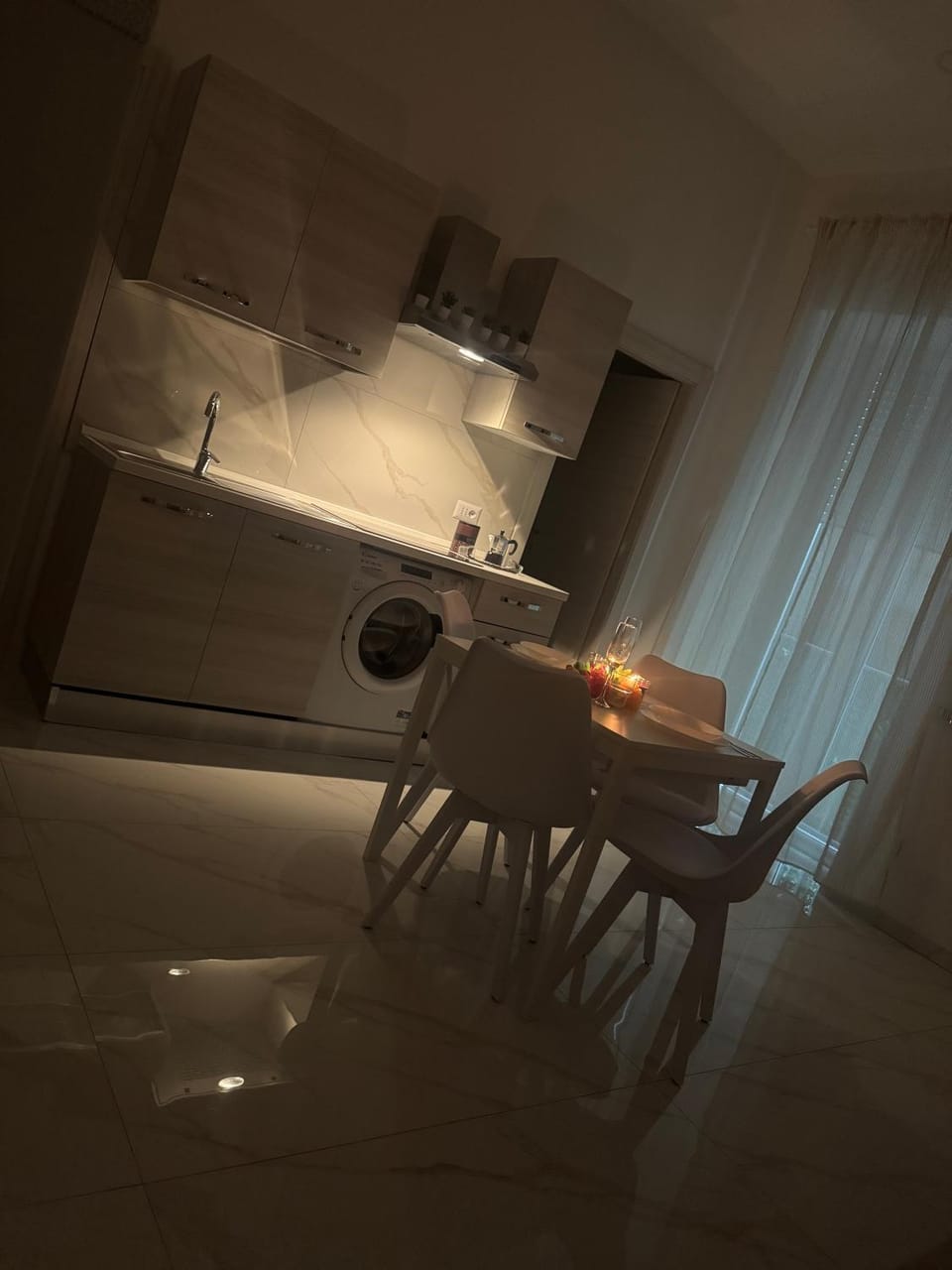 Kitchen or kitchenette, Dining area, stove
