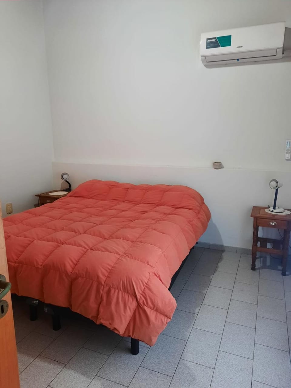 Bed, Photo of the whole room, Bedroom, air conditioner