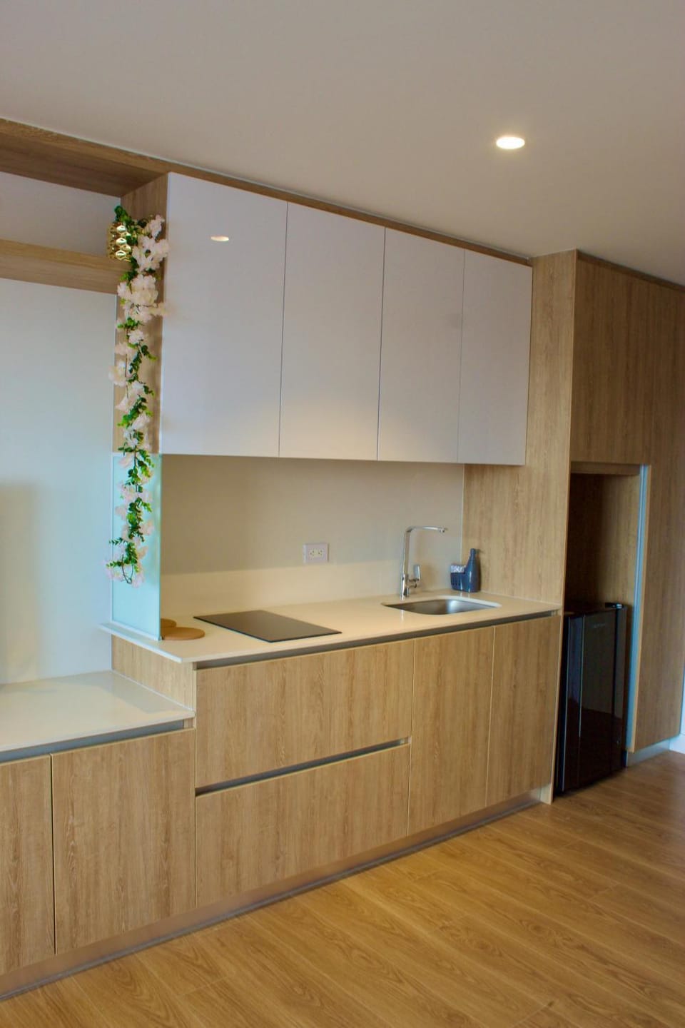 Kitchen or kitchenette, minibar, stove