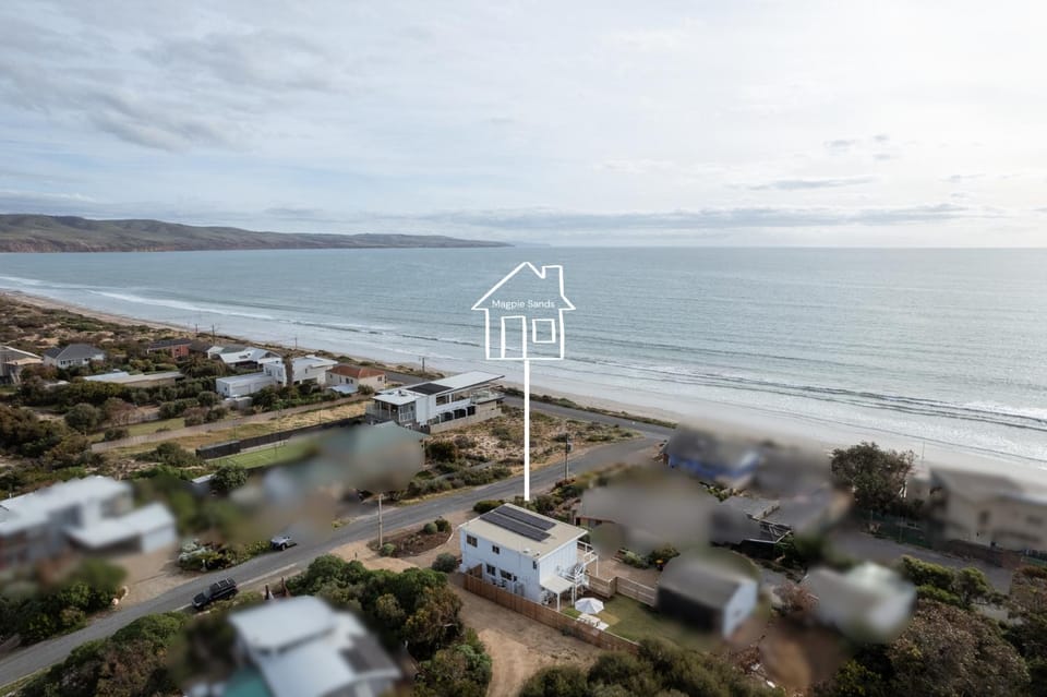 Magpie Sands - Ocean Views & Seaside Luxury - Steps to beach House in Adelaide
