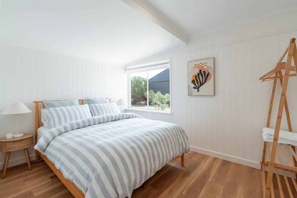 Magpie Sands - Ocean Views & Seaside Luxury - Steps to beach House in Adelaide