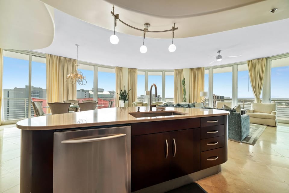 Dining area, kitchen