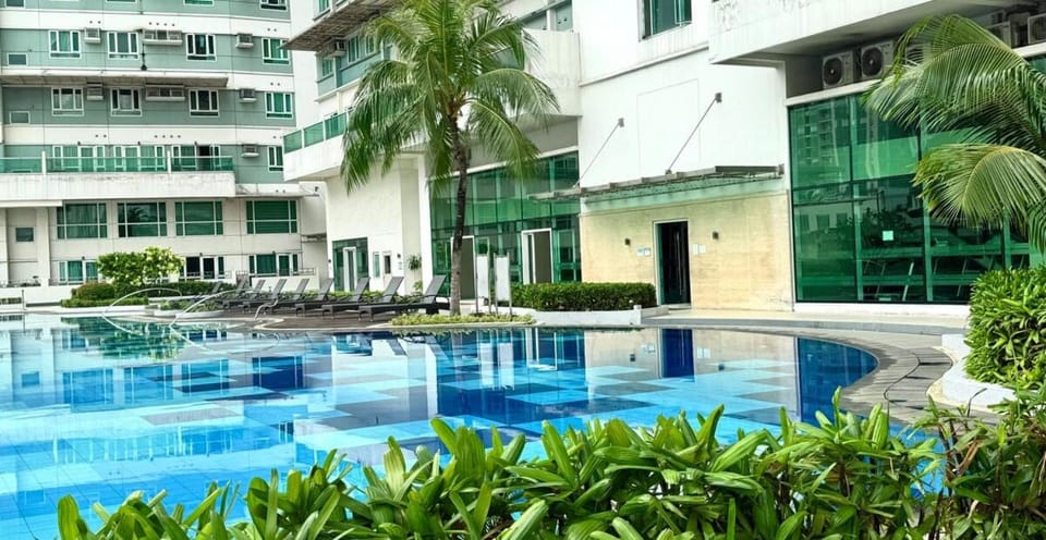 New Beacon Makati Condo Near Airport with Pool Access Apartment in Pasay