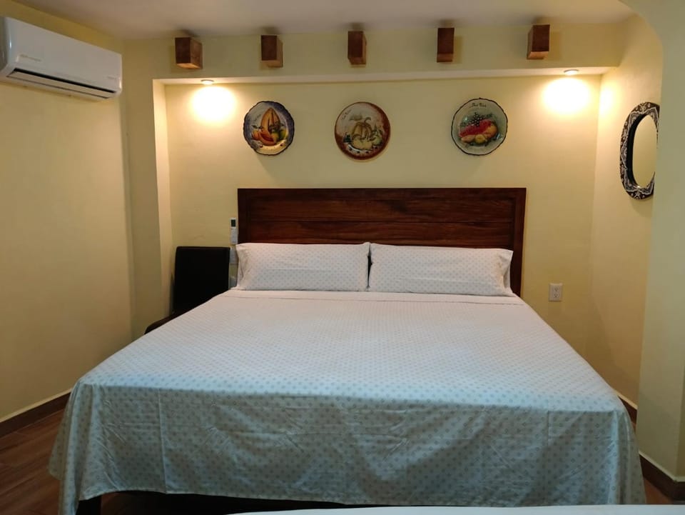 Bed, Photo of the whole room, Bedroom, air conditioner