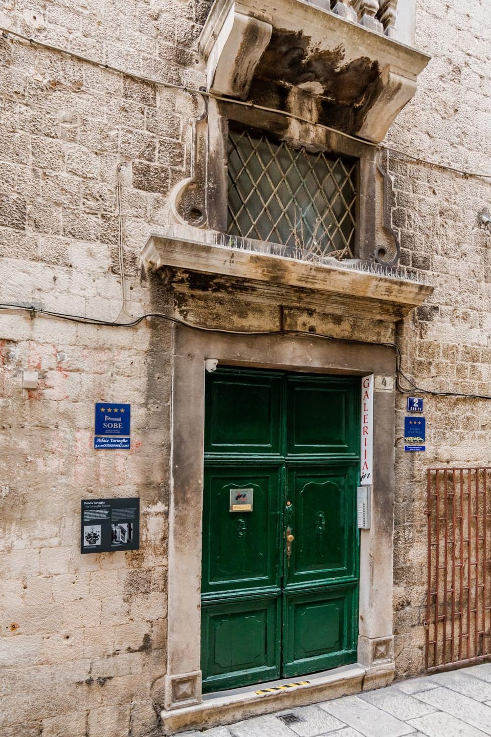 Property building, Facade/entrance