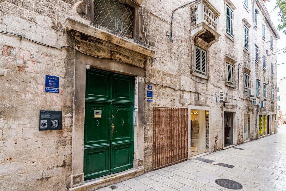 Property building, Facade/entrance