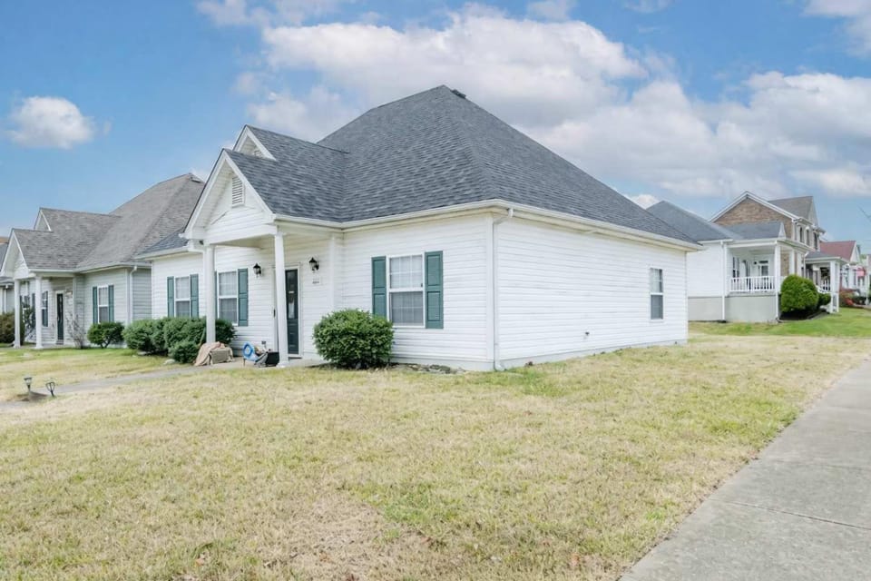 Spacious Family Retreat - Churchill Downs & Downtown House in Jefferson County