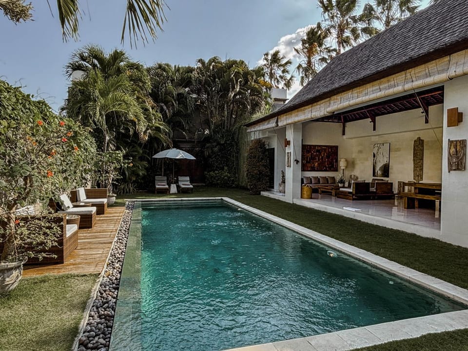 Property building, Patio, Day, Garden, Garden view, Pool view, Swimming pool, sunbed