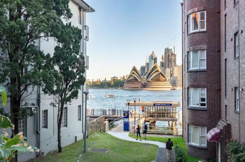 Best Harbour Views & location in Sydney Apartment in Sydney