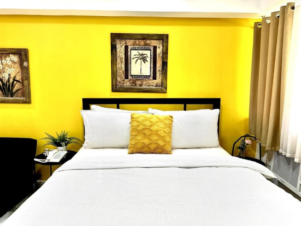 NEW! Studio with Balcony & Park View in Greenbelt Apartment in Pasay