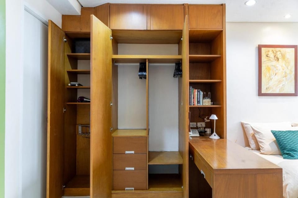 Relax & WFH in Vibrant & Cozy Greenbelt Condo with Pool Apartment in Pasay