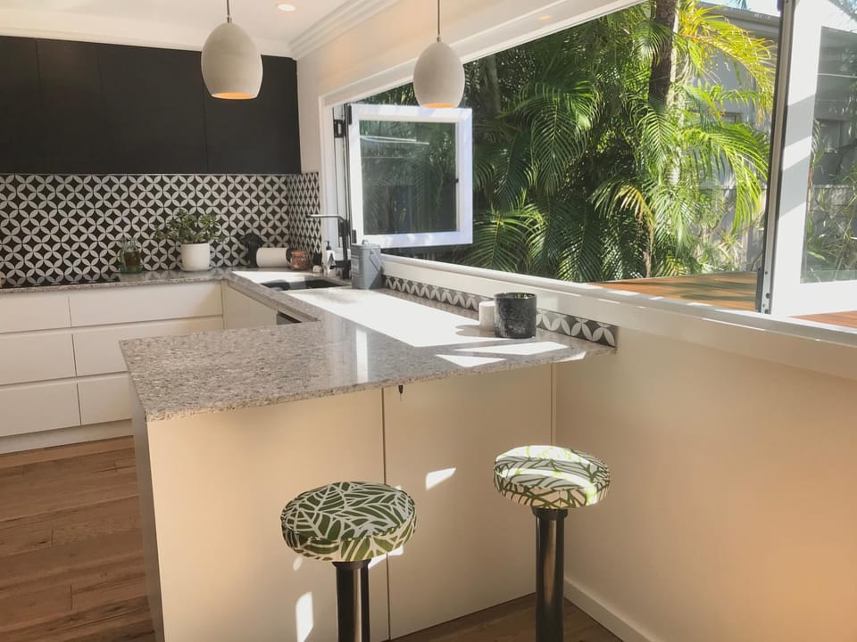 Pearl Cottage - Stunning River Front Cottage with Pool House in North Haven