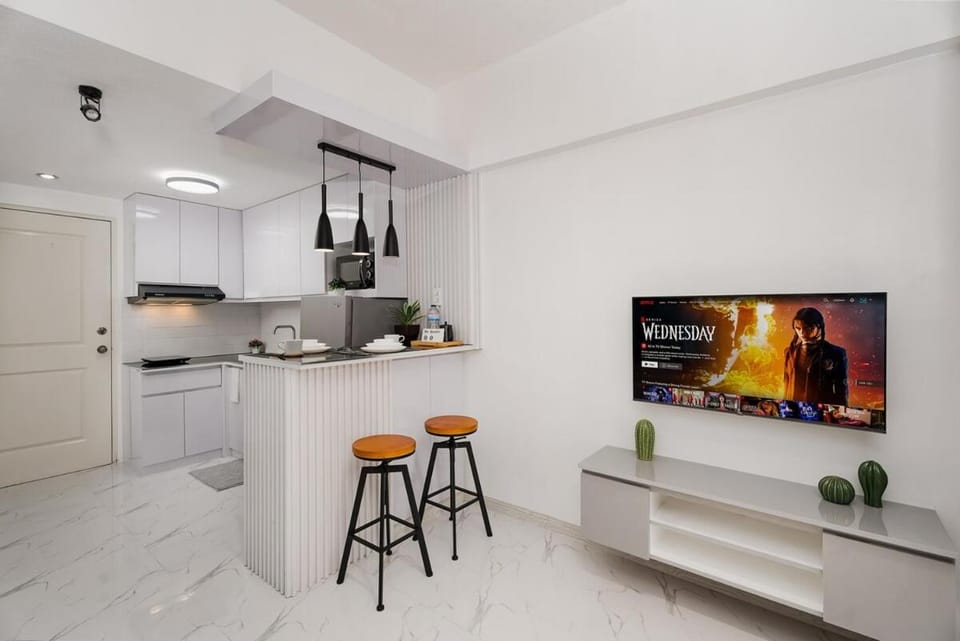 NEW! Modern Condo in Greenbelt Makati with Pool & Gym Apartment in Pasay